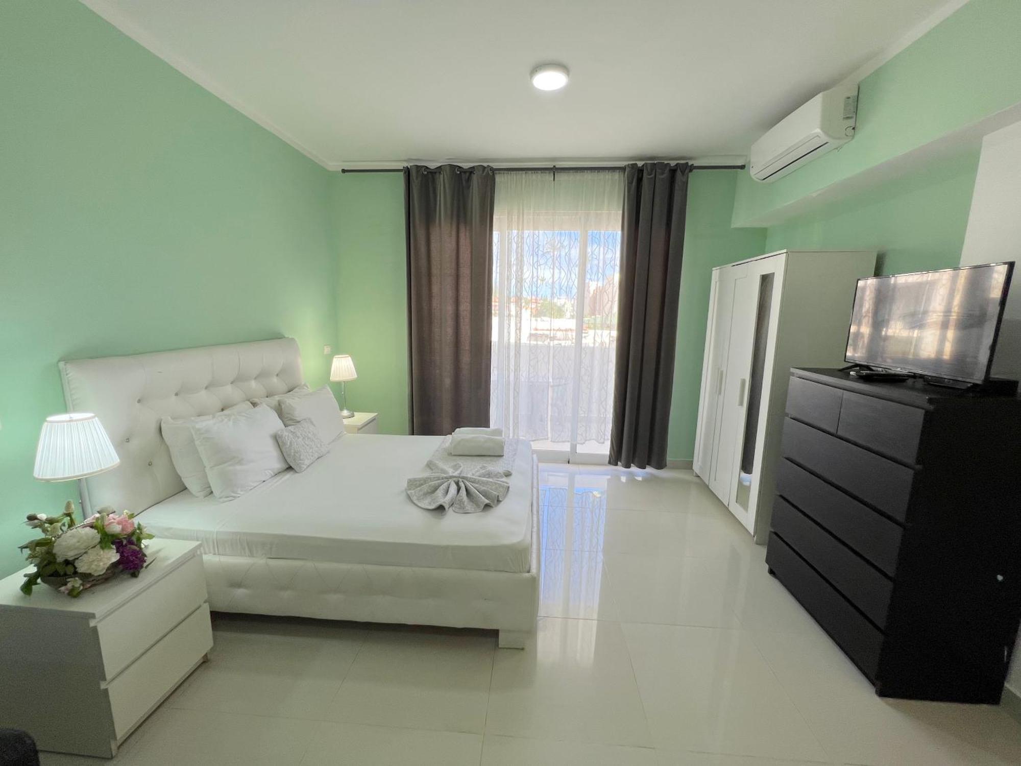 Condo With Garden View And Beach